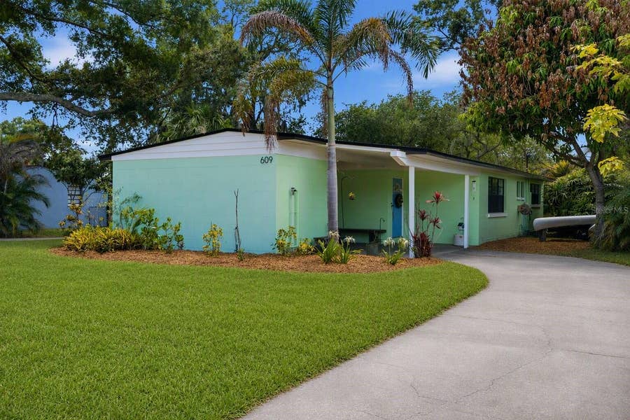 Property photo for 609 W RIVER DRIVE, Temple Terrace, FL