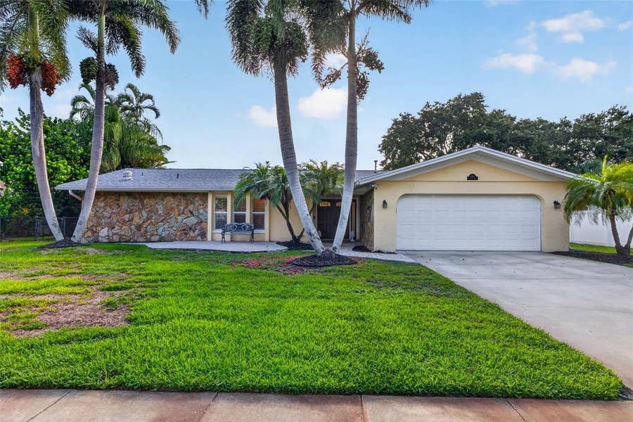 Property photo for 6390 BURNING TREE DRIVE, Seminole, FL
