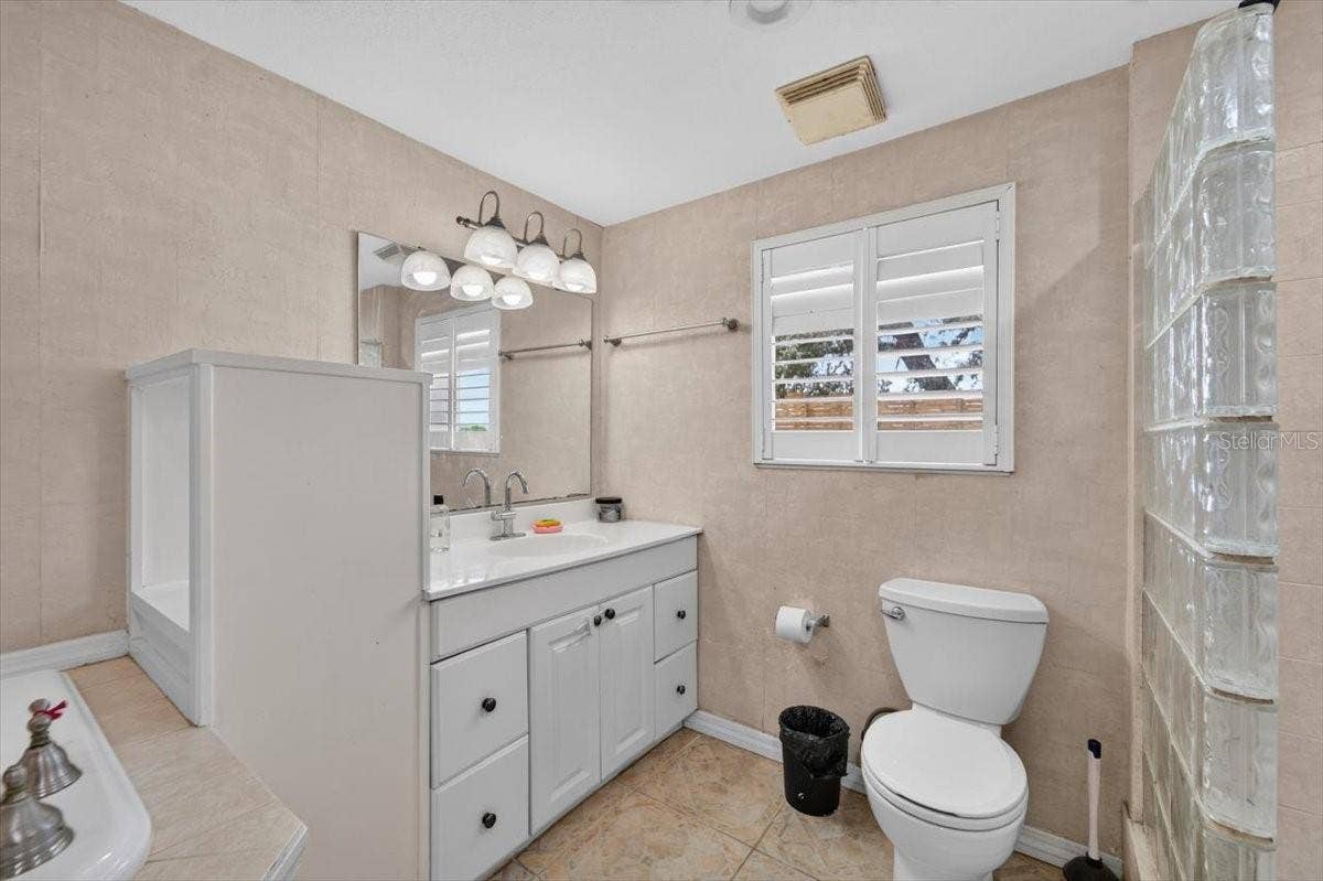 701 FISH LIPS LANE, Ruskin, FL 33570 713