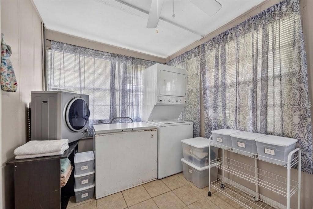 701 FISH LIPS LANE, Ruskin, FL 33570 713 laundry