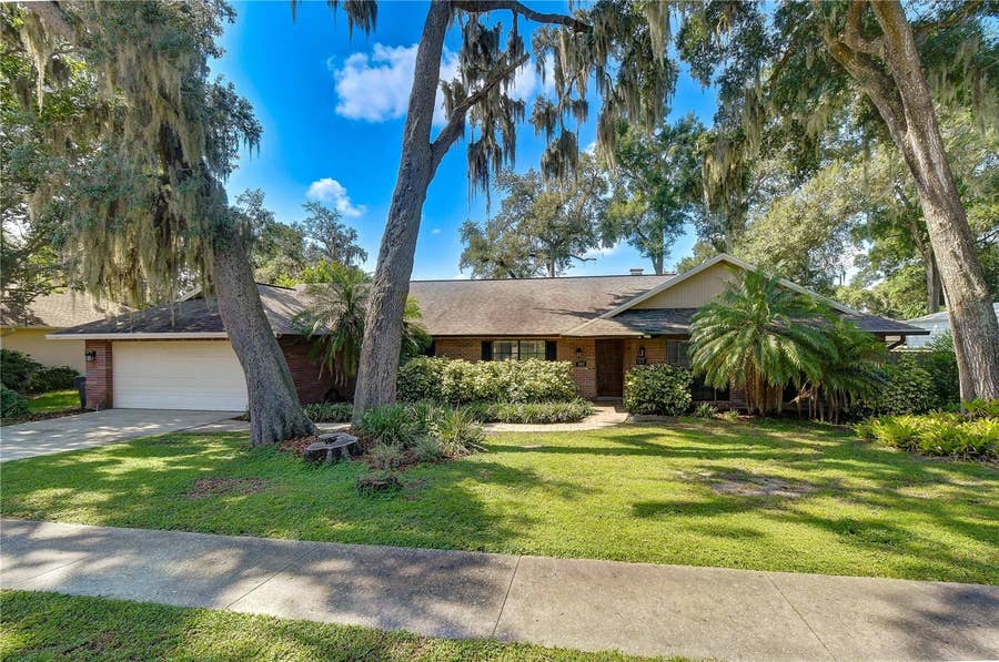 Property photo for 1101 OAKRIDGE MANOR DRIVE, Brandon, FL
