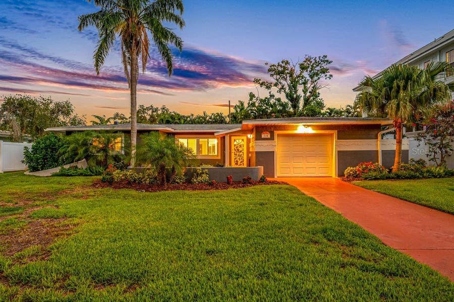 Property photo for 328 BAYVIEW DRIVE NE, St Petersburg, FL