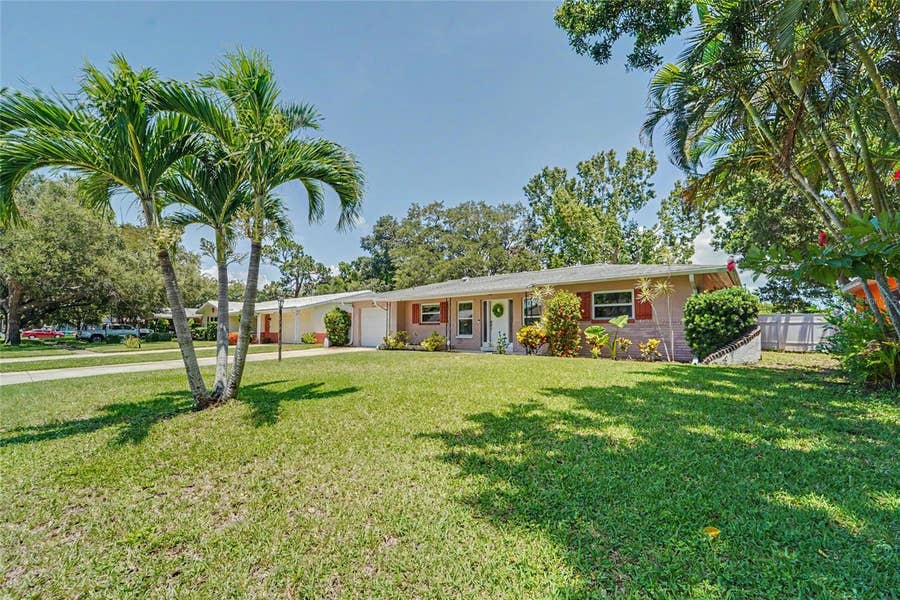 Property photo for 8879 LAKEWOOD DRIVE, Seminole, FL