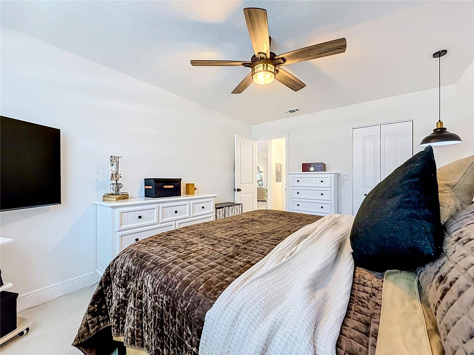 5935 30TH AVENUE S, #104, Gulfport, FL 33707 5935 30TH AVENUE S, #104, Gulfport, FL 33707