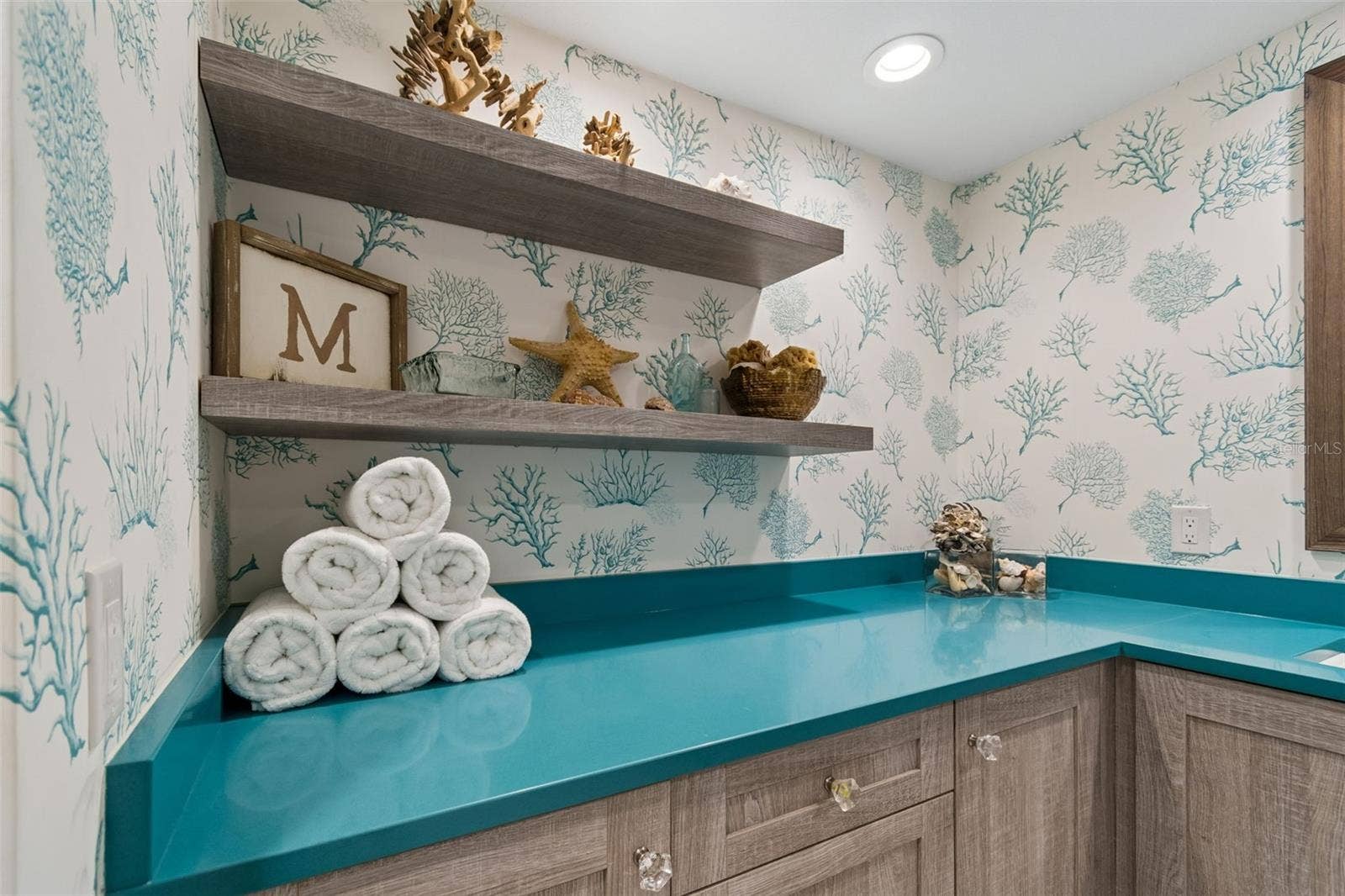 1170 GULF BOULEVARD, #403, Clearwater Beach, FL 33767 1170 GULF BOULEVARD, #403, Clearwater Beach, FL 33767