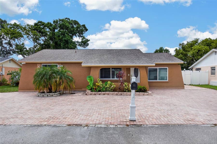 Property photo for 6711 GLEN FOREST COURT, Tampa, FL