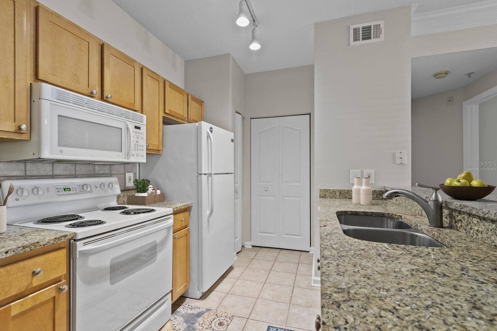 4207 S DALE MABRY HIGHWAY, #6107, Tampa, FL 33611 Virtually Staged