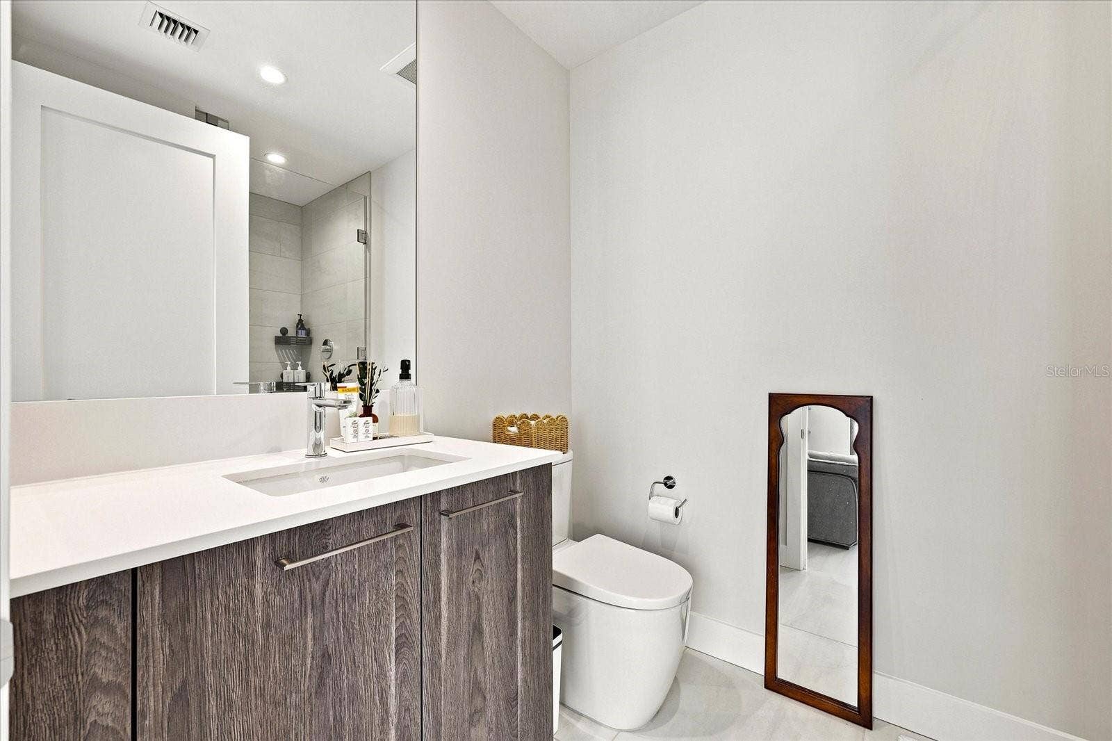 275 1ST AVENUE S, #3308, St Petersburg, FL 33701 275 1ST AVENUE S, #3308, St Petersburg, FL 33701