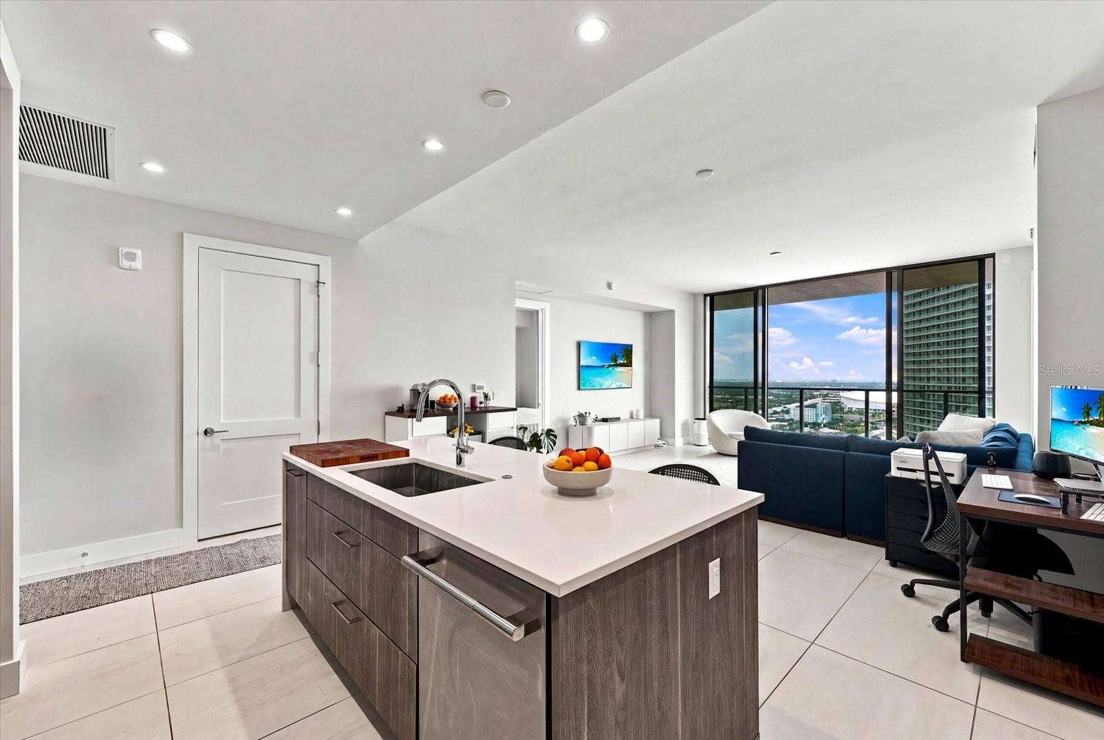 275 1ST AVENUE S, #3308, St Petersburg, FL 33701 275 1ST AVENUE S, #3308, St Petersburg, FL 33701