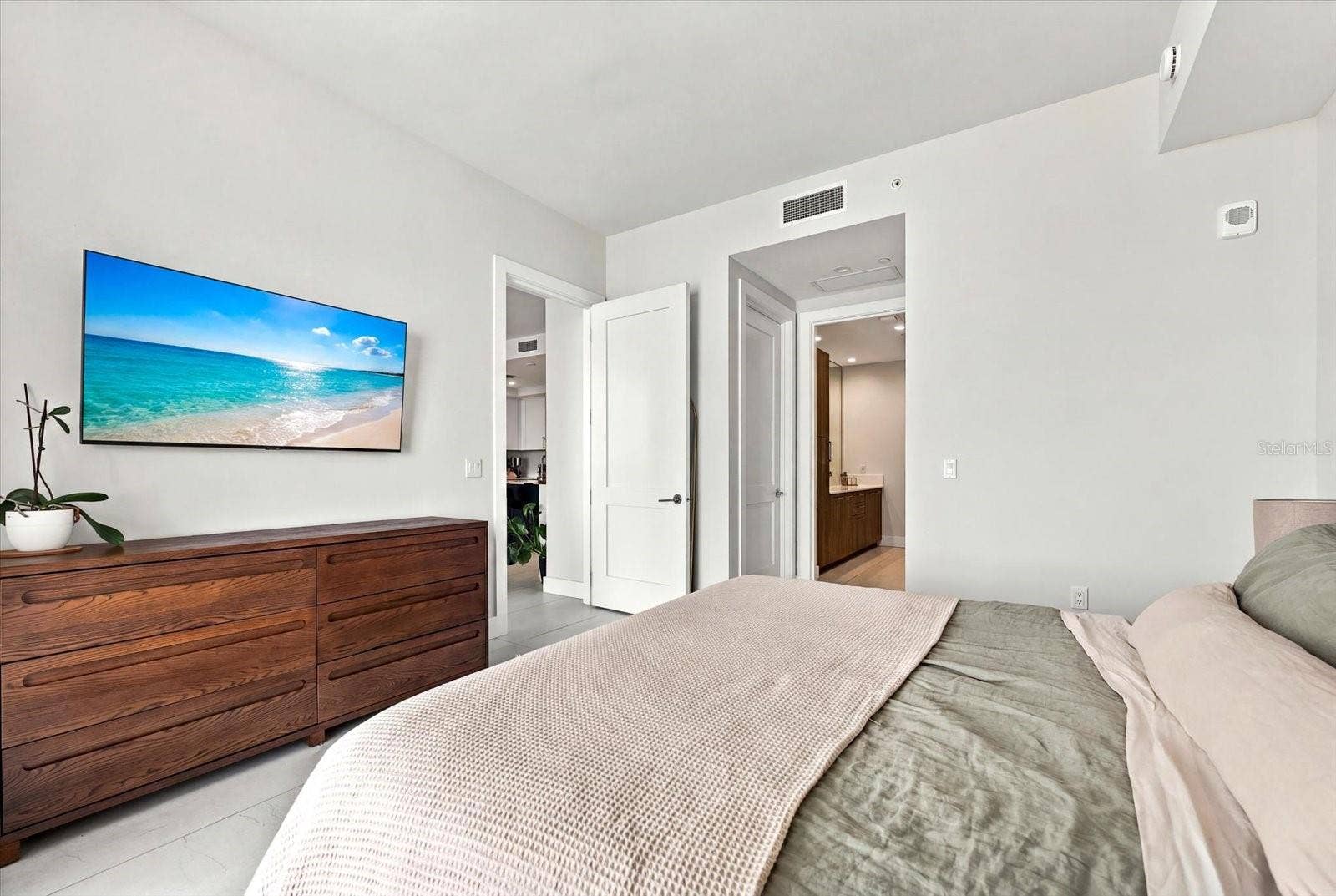 275 1ST AVENUE S, #3308, St Petersburg, FL 33701 275 1ST AVENUE S, #3308, St Petersburg, FL 33701