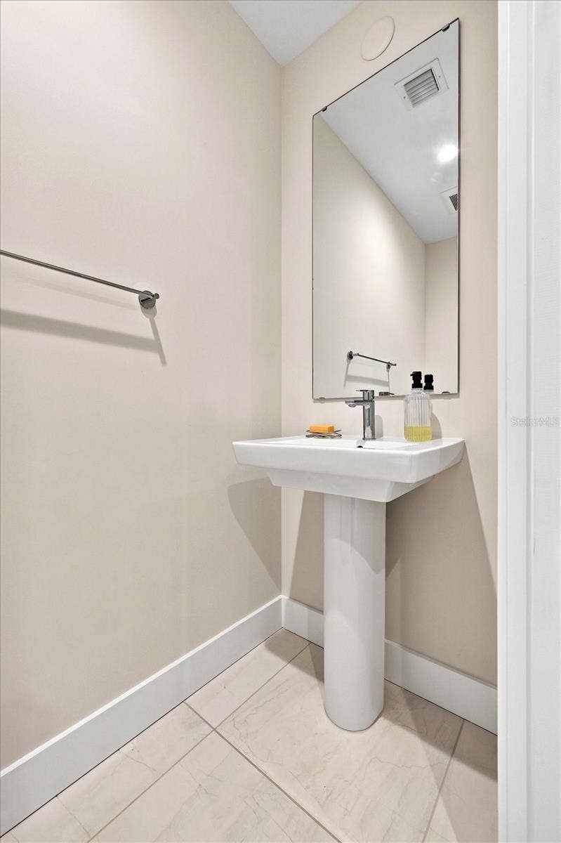 275 1ST AVENUE S, #3308, St Petersburg, FL 33701 275 1ST AVENUE S, #3308, St Petersburg, FL 33701
