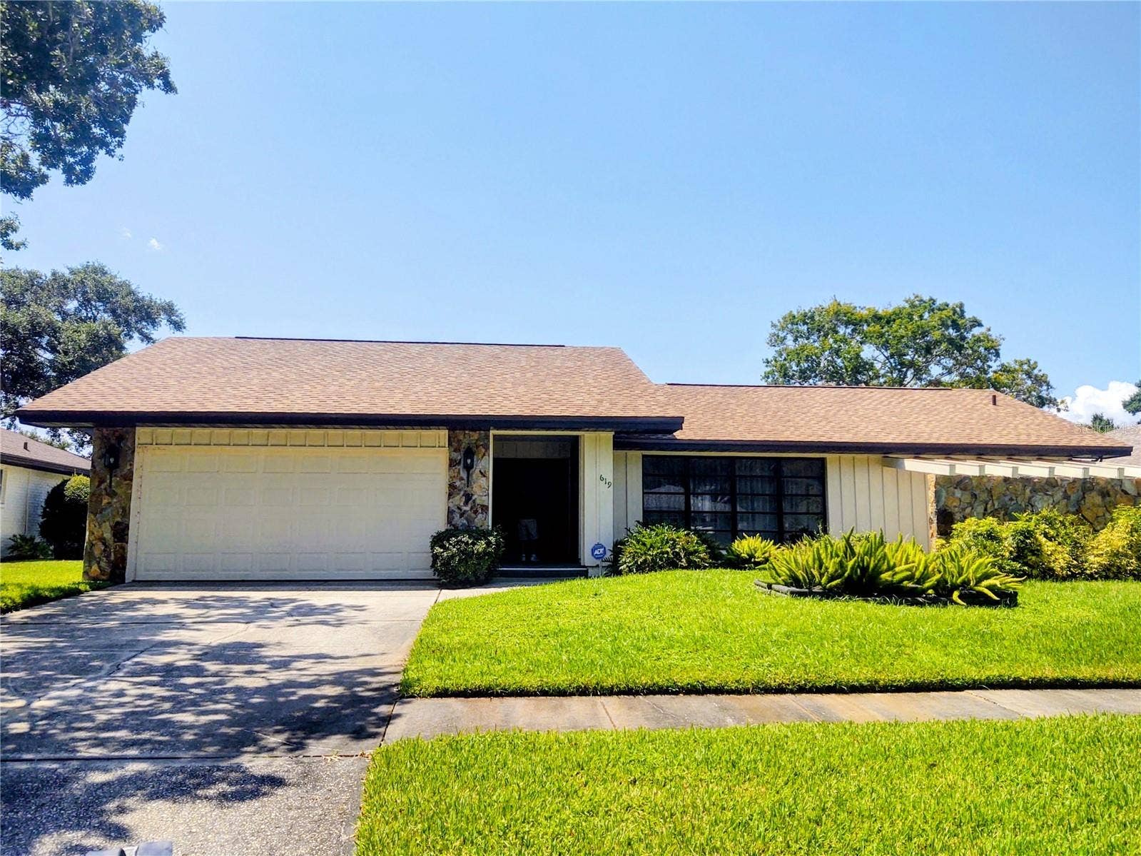 619 RIVIERA BAY DRIVE NE, St Petersburg, FL 33702 Front View