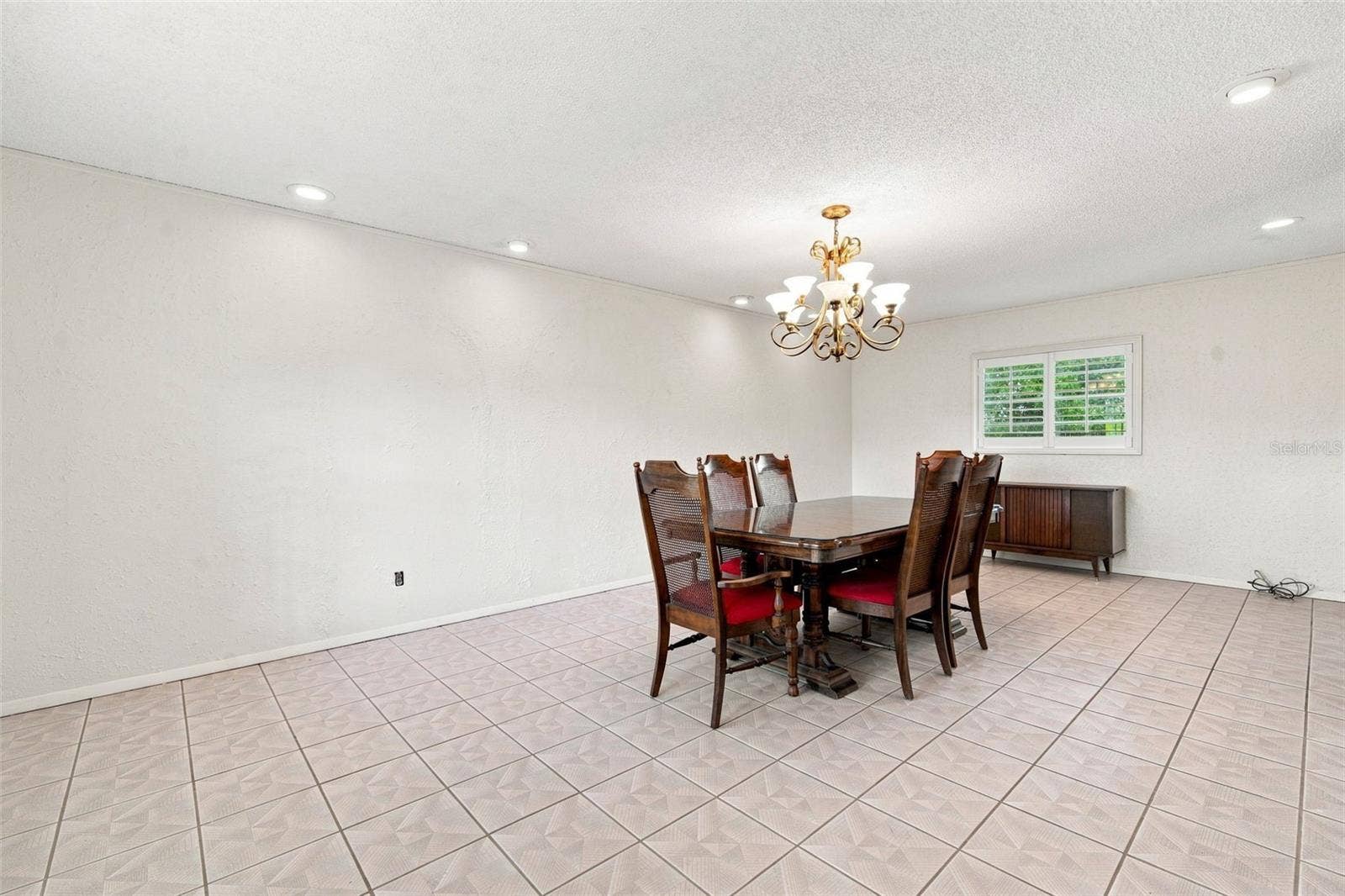 2705 SILVER LAKE AVENUE, Tampa, FL 33614