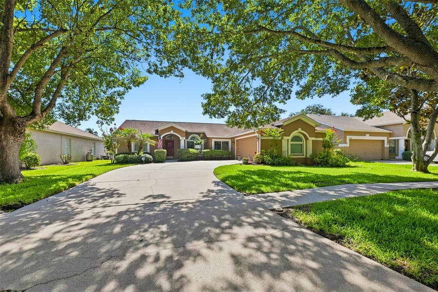 Property photo for 3720 TREELINE DRIVE, Valrico, FL