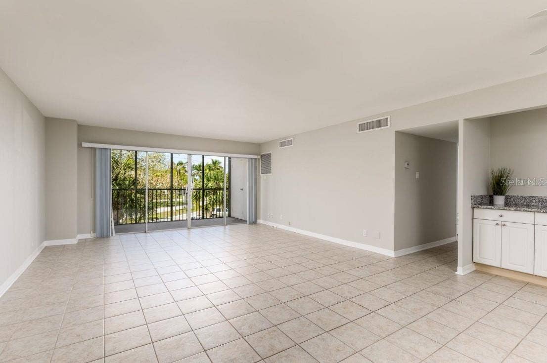 10355 PARADISE BOULEVARD, #103, Treasure Island, FL 33706 10355 PARADISE BOULEVARD, #103, Treasure Island, FL 33706