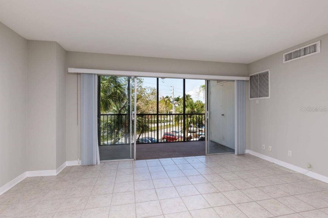 10355 PARADISE BOULEVARD, #103, Treasure Island, FL 33706 10355 PARADISE BOULEVARD, #103, Treasure Island, FL 33706