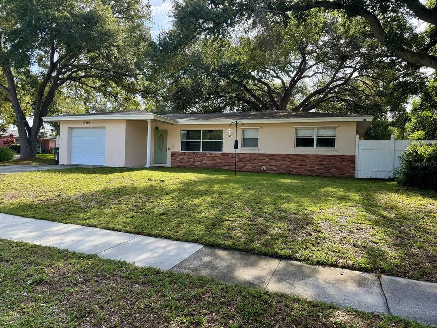 Property photo for 1709 EATON DRIVE NE, Clearwater, FL