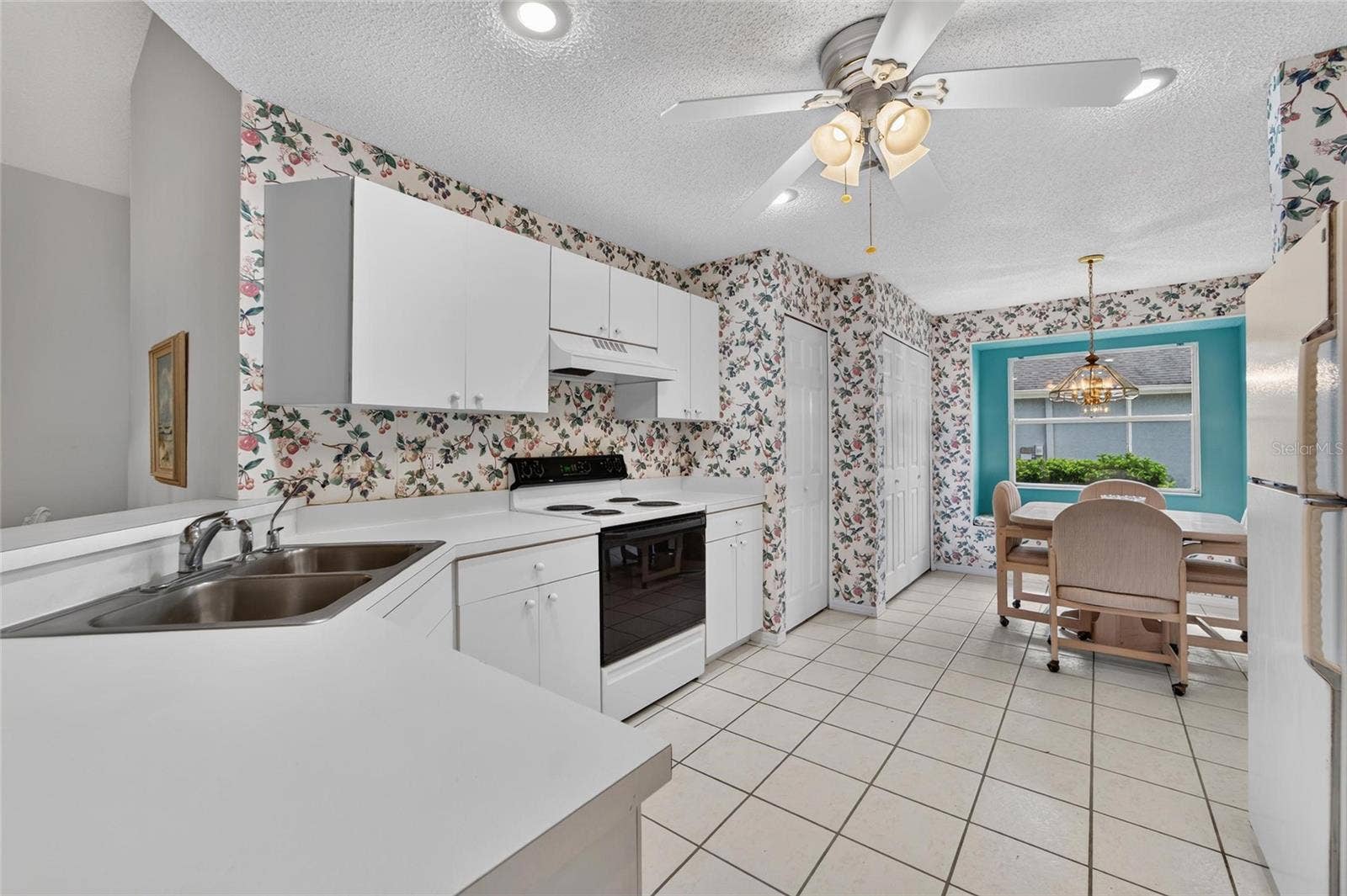 1023 MCDANIEL STREET, #139, Sun City Center, FL 33573 Kitchen