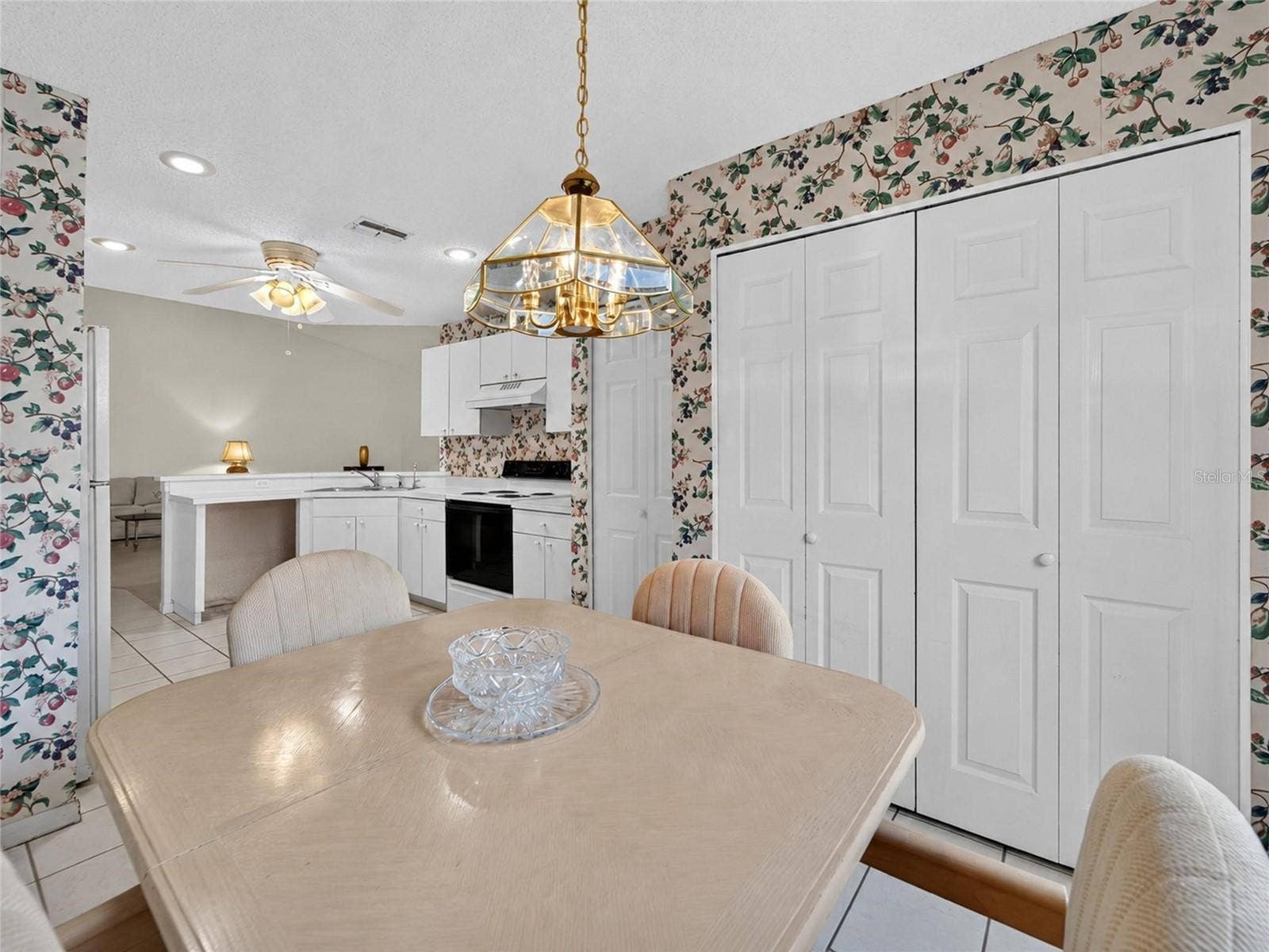 1023 MCDANIEL STREET, #139, Sun City Center, FL 33573 Kitchen