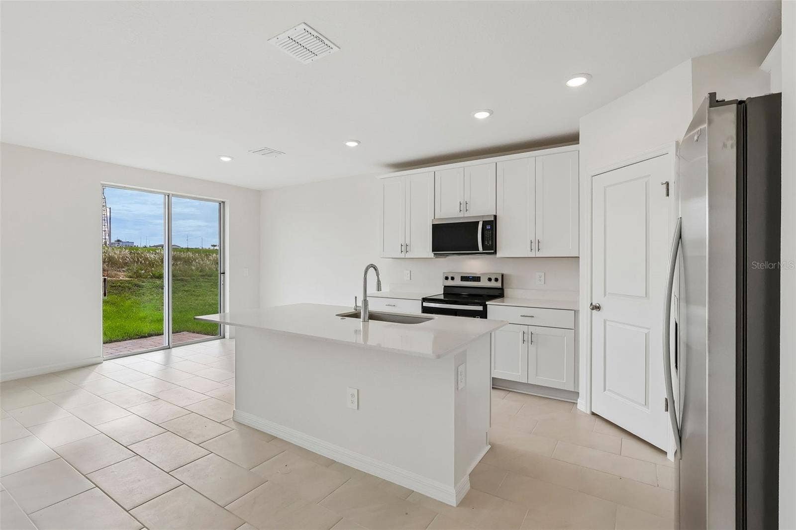 2194 WILDBERRY WAY, Minneola, FL 34715 2194 WILDBERRY WAY, Minneola, FL 34715
