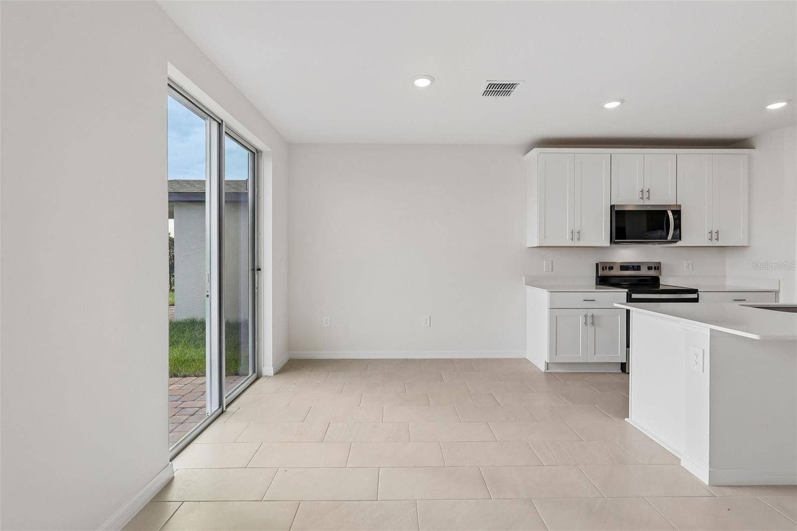 2194 WILDBERRY WAY, Minneola, FL 34715 2194 WILDBERRY WAY, Minneola, FL 34715