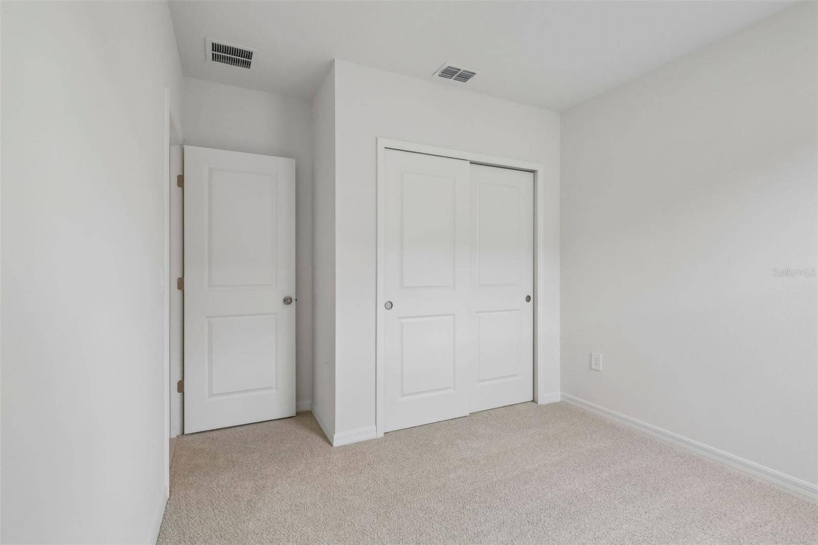 2194 WILDBERRY WAY, Minneola, FL 34715 2194 WILDBERRY WAY, Minneola, FL 34715