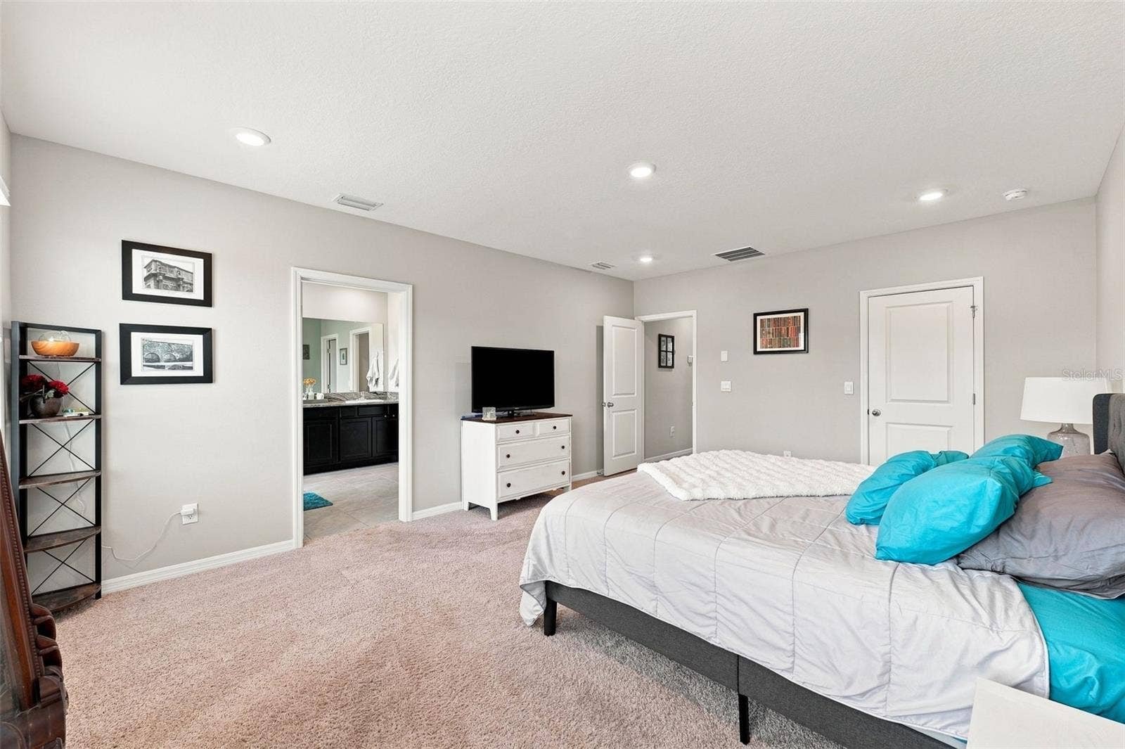 8673 BOWER BASS CIRCLE, Wesley Chapel, FL 33545 8673 BOWER BASS CIRCLE, Wesley Chapel, FL 33545