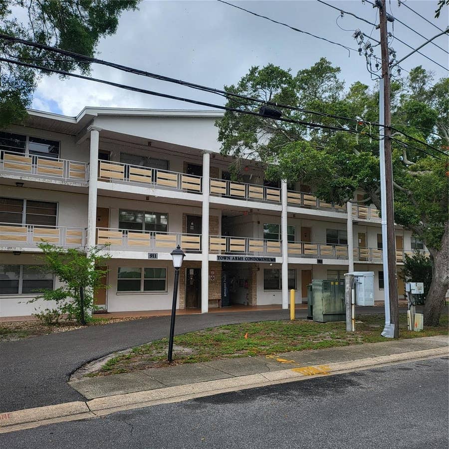 Property photo for 911 WASHINGTON AVENUE, #218, Largo, FL