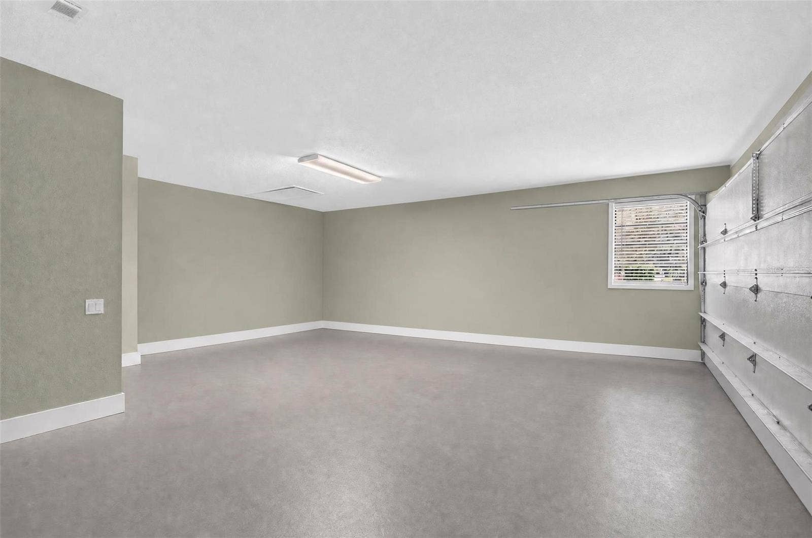 2604 ROYAL LIVERPOOL DRIVE, Tarpon Springs, FL 34688 2 plus Golf cart garage
