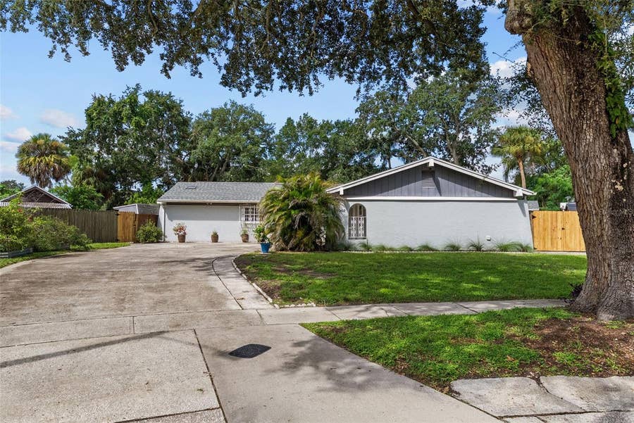 Property photo for 7002 APPLEWOOD COURT, Tampa, FL