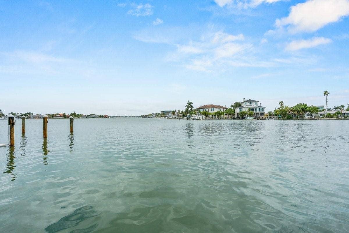6061 2ND STREET E, #45, St Petersburg, FL 33706 6061 2ND STREET E, #45, St Petersburg, FL 33706