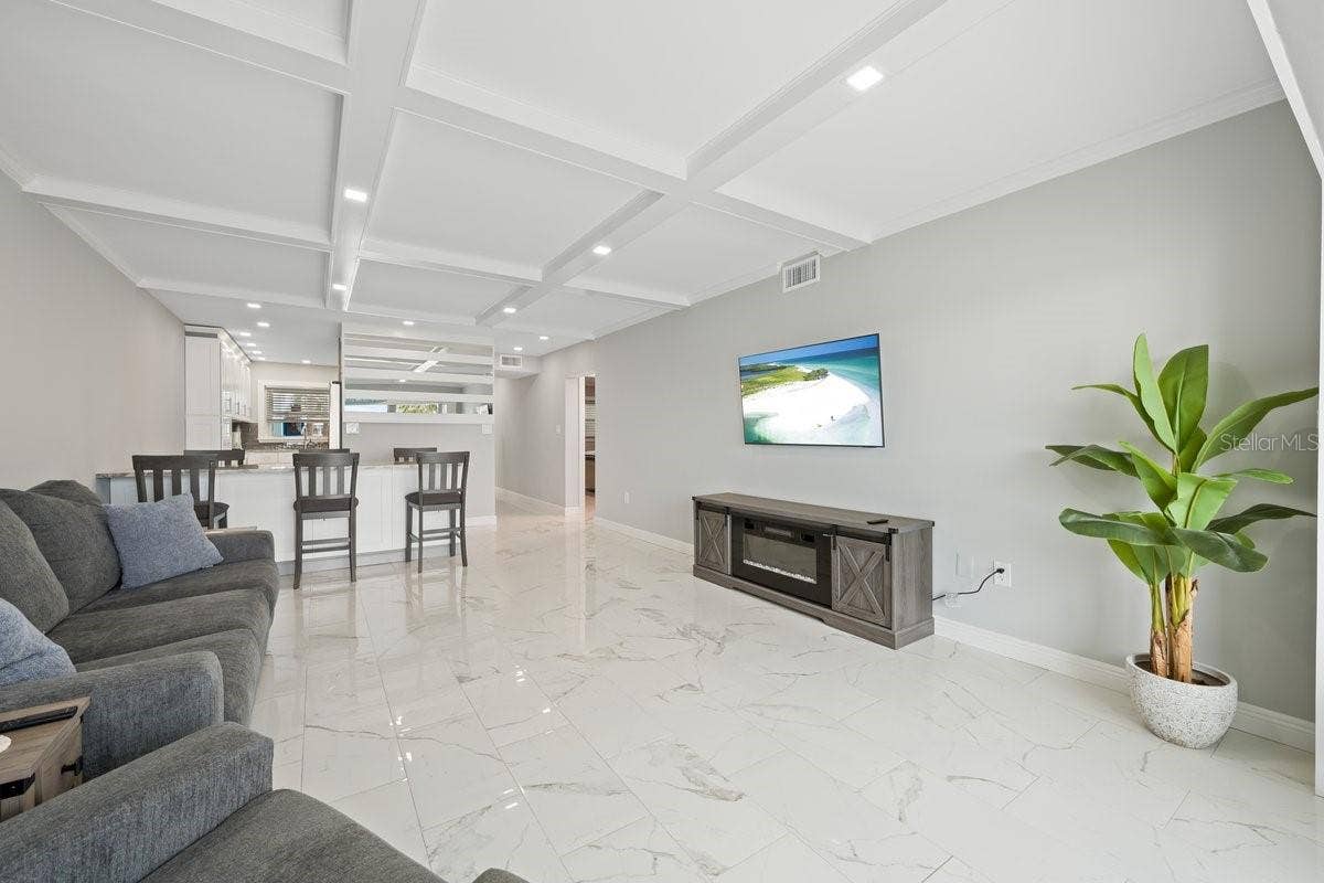 6061 2ND STREET E, #45, St Petersburg, FL 33706 6061 2ND STREET E, #45, St Petersburg, FL 33706