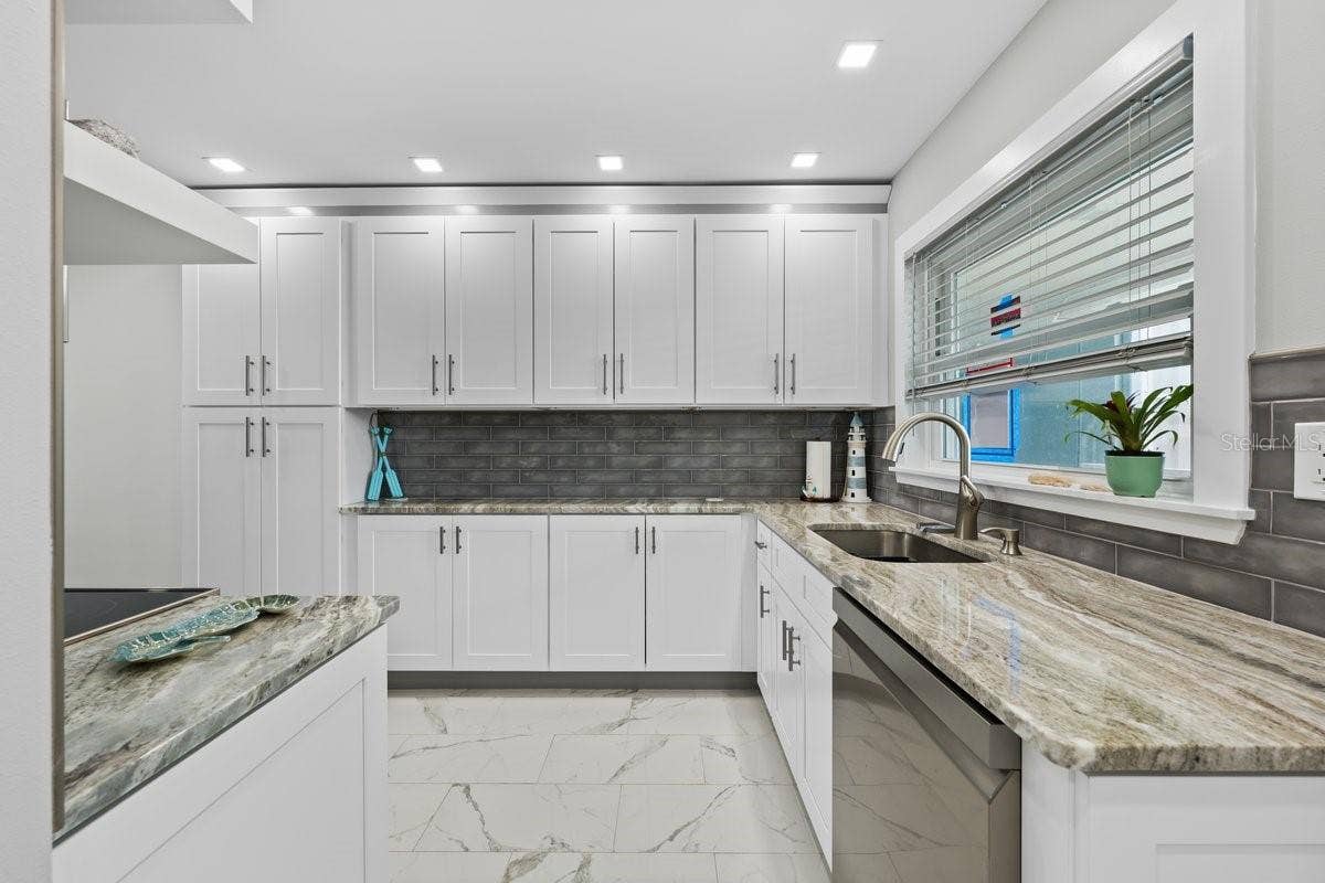 6061 2ND STREET E, #45, St Petersburg, FL 33706 6061 2ND STREET E, #45, St Petersburg, FL 33706