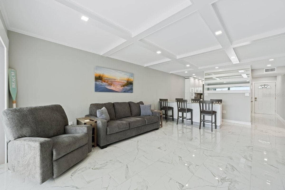 6061 2ND STREET E, #45, St Petersburg, FL 33706 6061 2ND STREET E, #45, St Petersburg, FL 33706