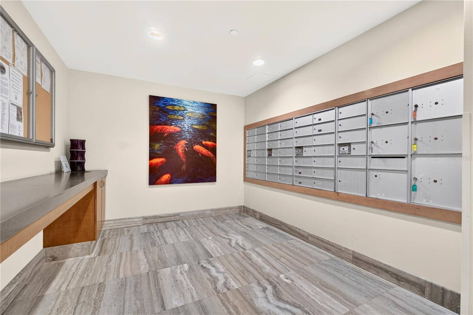 180 BEACH DRIVE NE, #502, St Petersburg, FL 33701 Residents' Mail Room