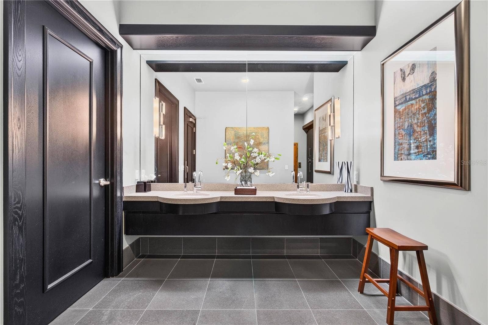 180 BEACH DRIVE NE, #502, St Petersburg, FL 33701 Spa-Inspired Changing Rooms