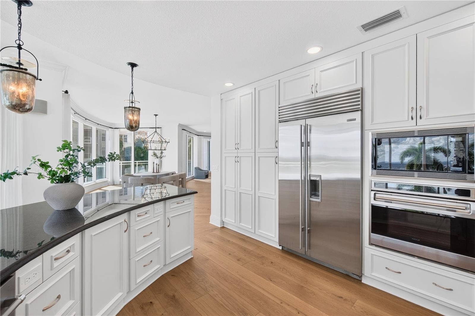 180 BEACH DRIVE NE, #502, St Petersburg, FL 33701 Deluxe Chef's Kitchen
