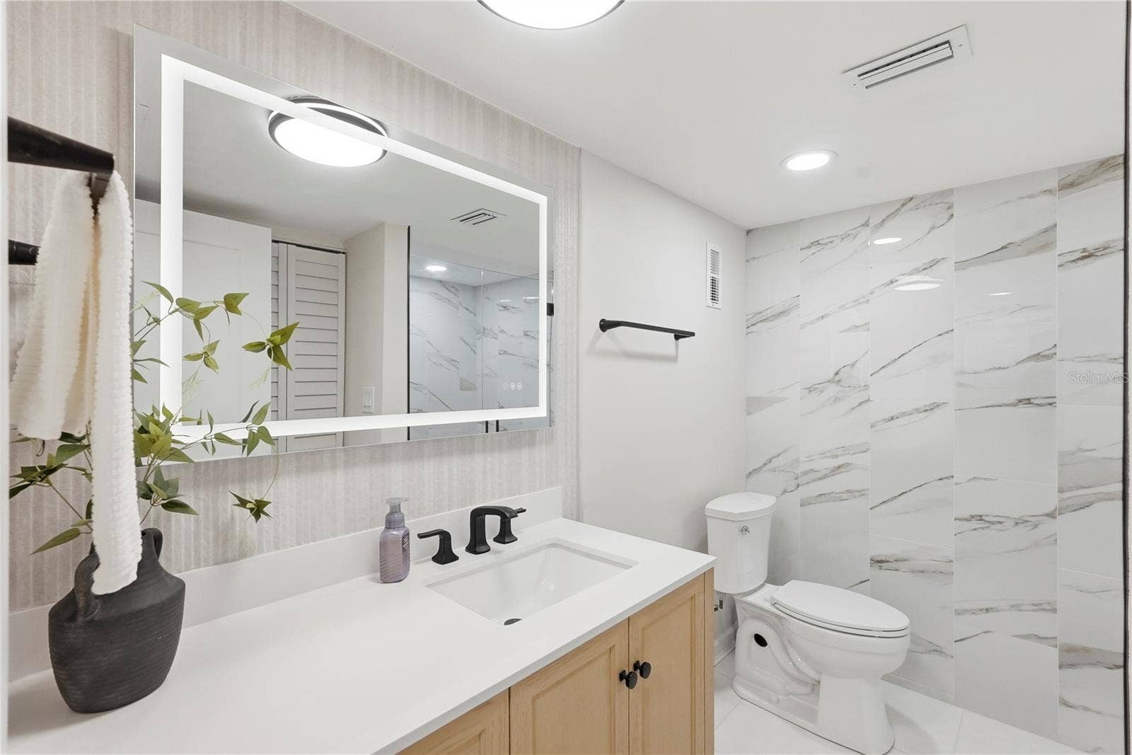 285 107TH AVENUE, #405, St Petersburg, FL 33706 285 107TH AVENUE, #405, St Petersburg, FL 33706