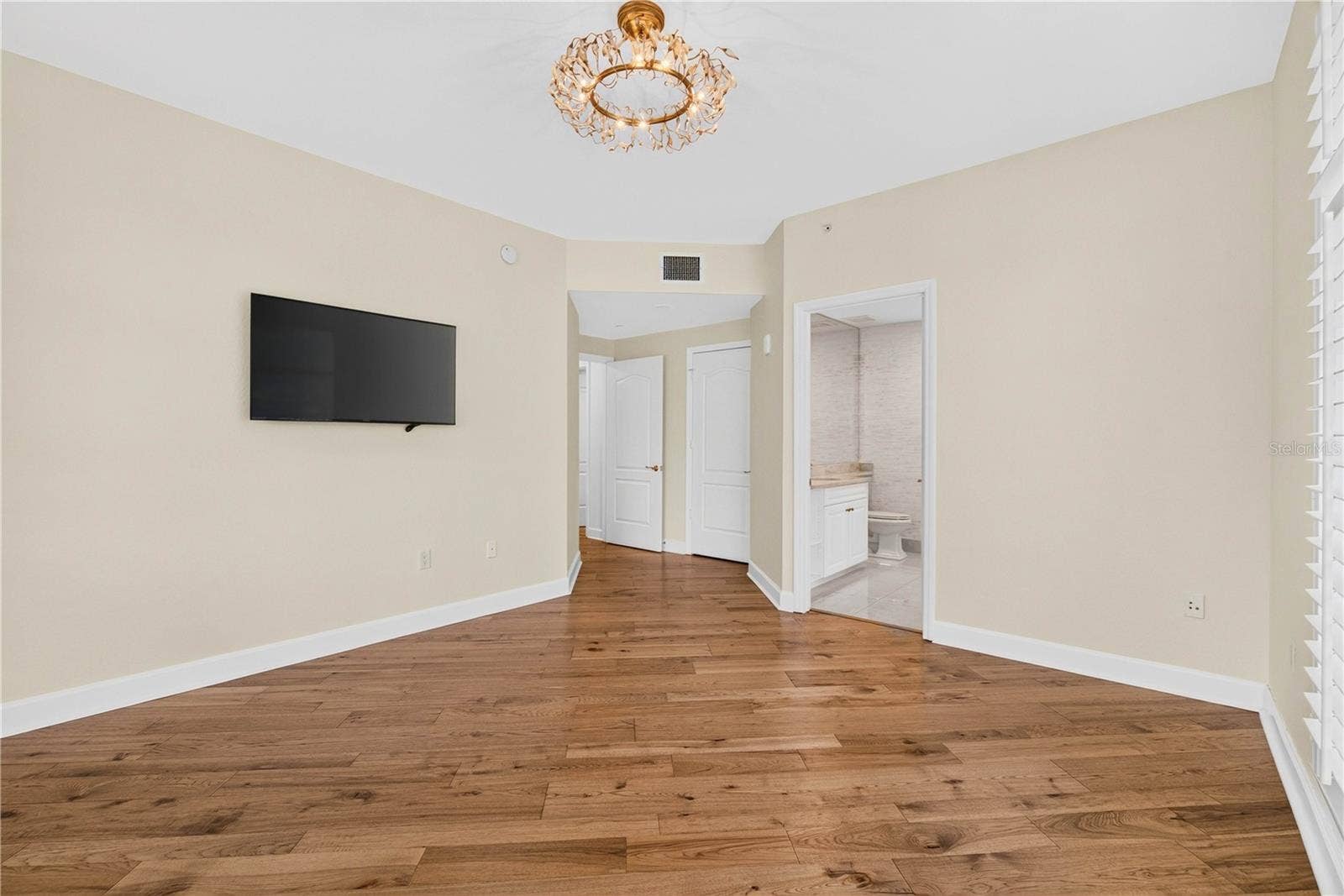100 BEACH DRIVE NE, #401, St Petersburg, FL 33701 100 BEACH DRIVE NE, #401, St Petersburg, FL 33701