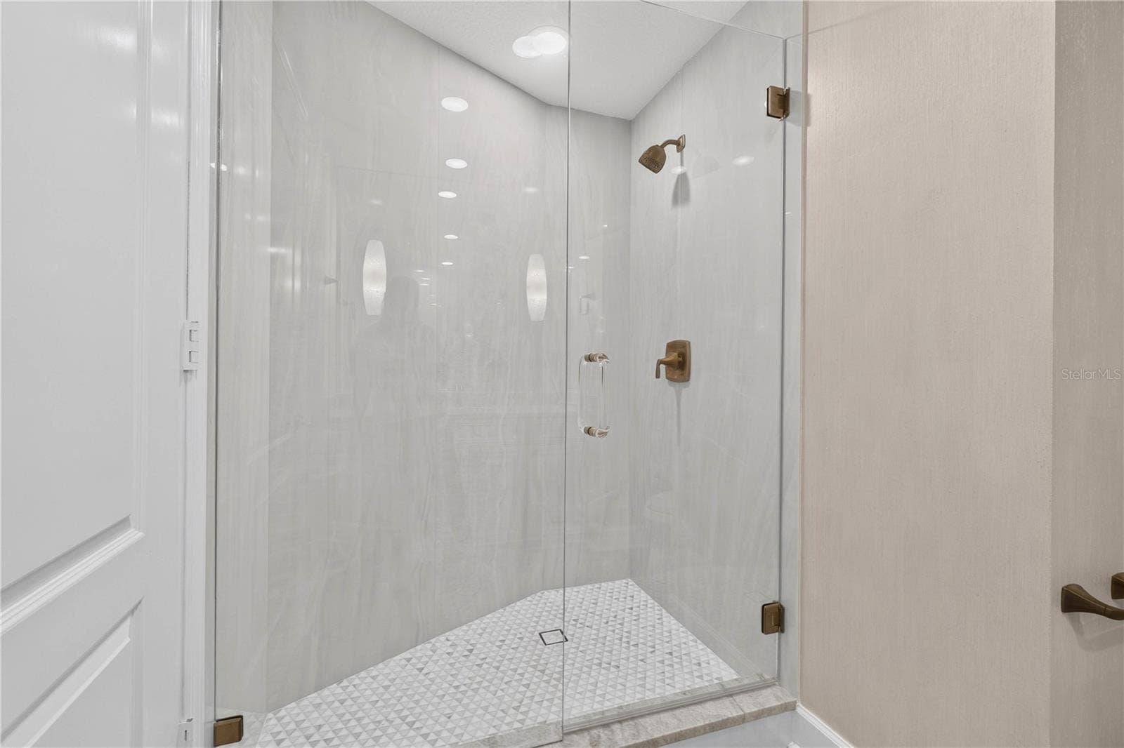 100 BEACH DRIVE NE, #401, St Petersburg, FL 33701 100 BEACH DRIVE NE, #401, St Petersburg, FL 33701