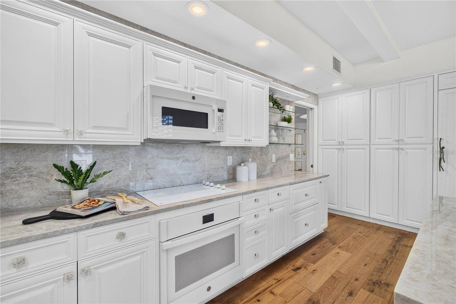 100 BEACH DRIVE NE, #401, St Petersburg, FL 33701 100 BEACH DRIVE NE, #401, St Petersburg, FL 33701