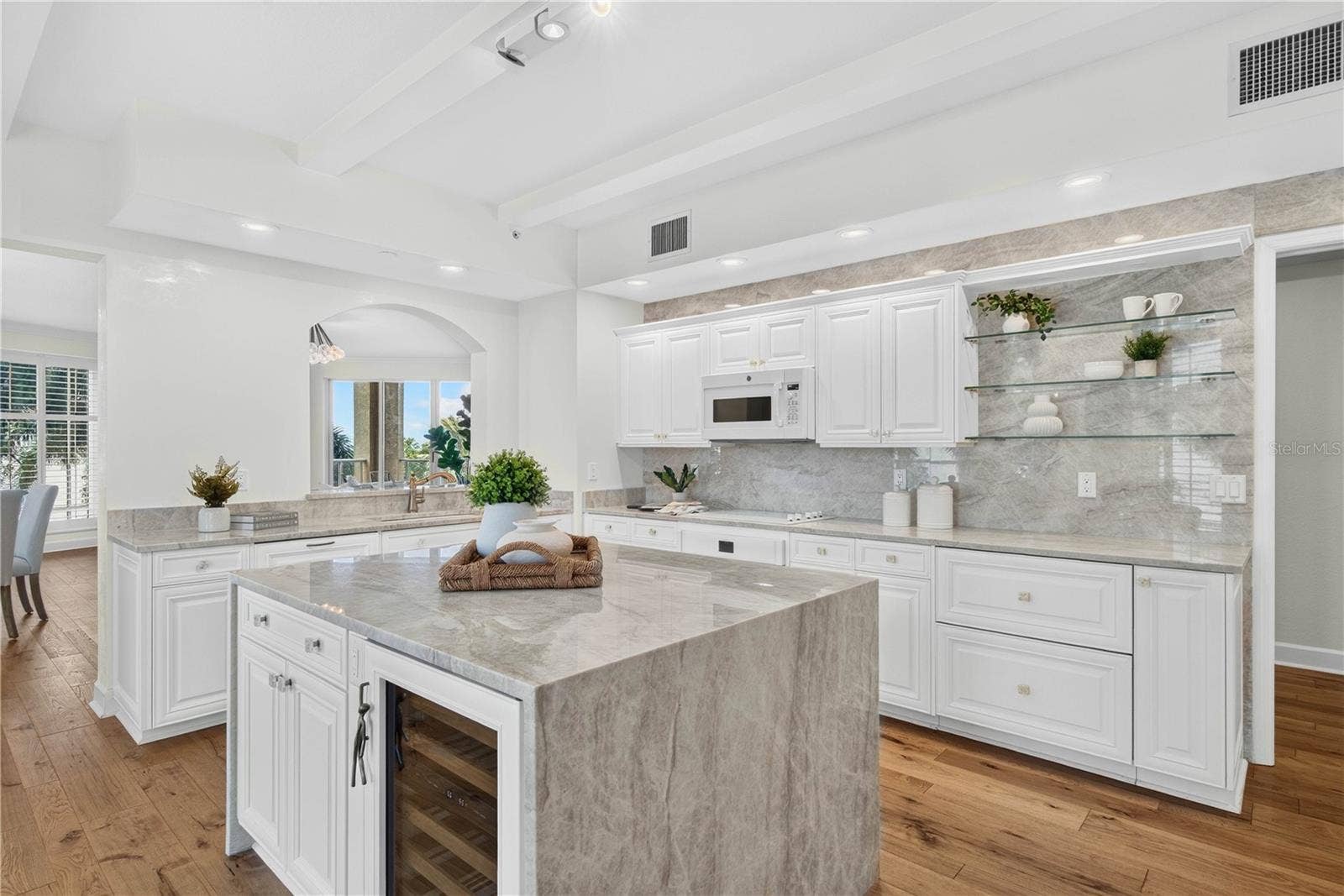 100 BEACH DRIVE NE, #401, St Petersburg, FL 33701 100 BEACH DRIVE NE, #401, St Petersburg, FL 33701
