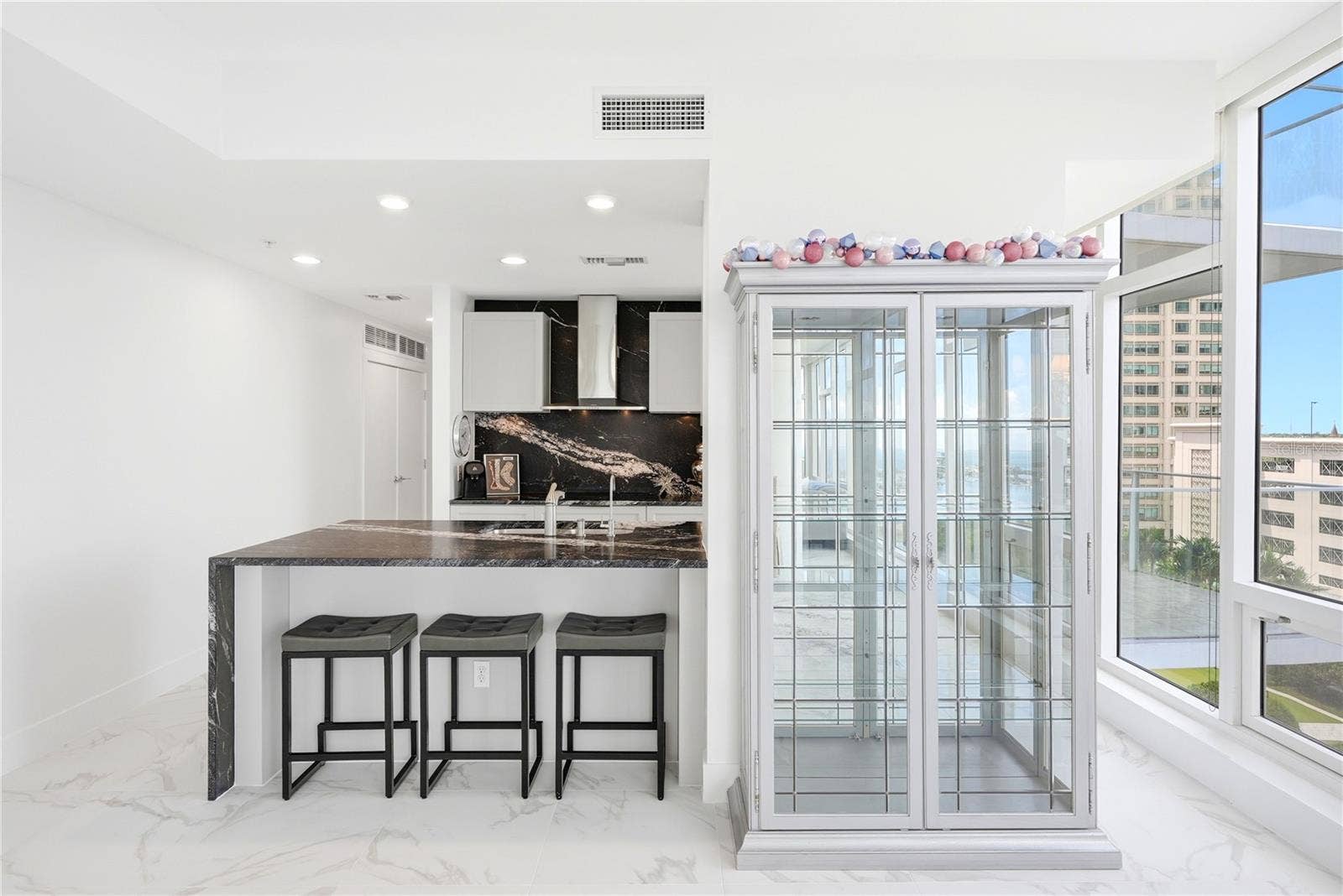175 1ST STREET S, #1008, St Petersburg, FL 33701 175 1ST STREET S, #1008, St Petersburg, FL 33701