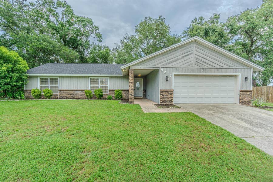 Property photo for 9217 KINGSRIDGE DRIVE, Temple Terrace, FL