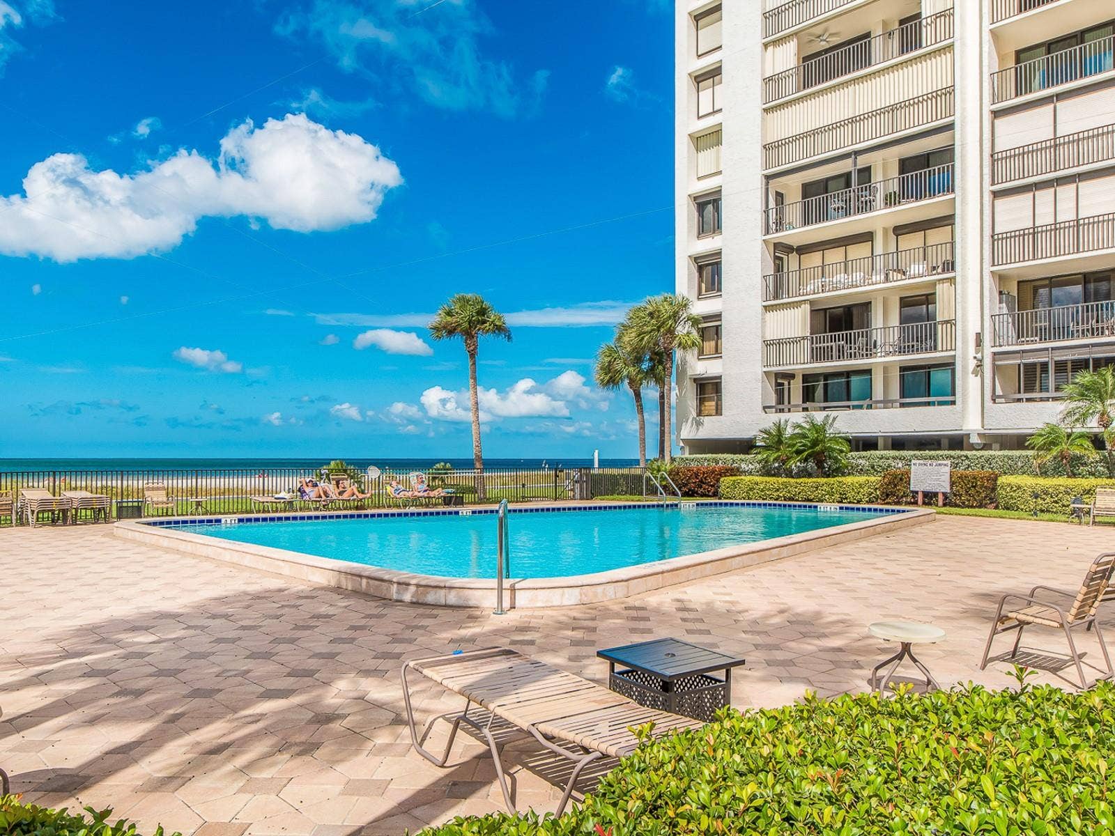 1460 GULF BOULEVARD, #302, Clearwater, FL 33767 Community pool