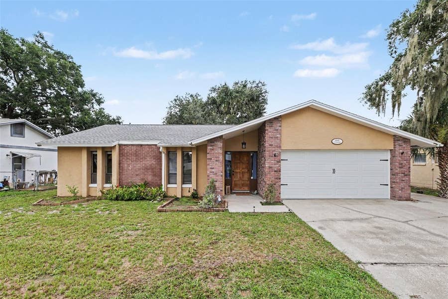 Property photo for 819 CROSSWINDS DRIVE, Brandon, FL