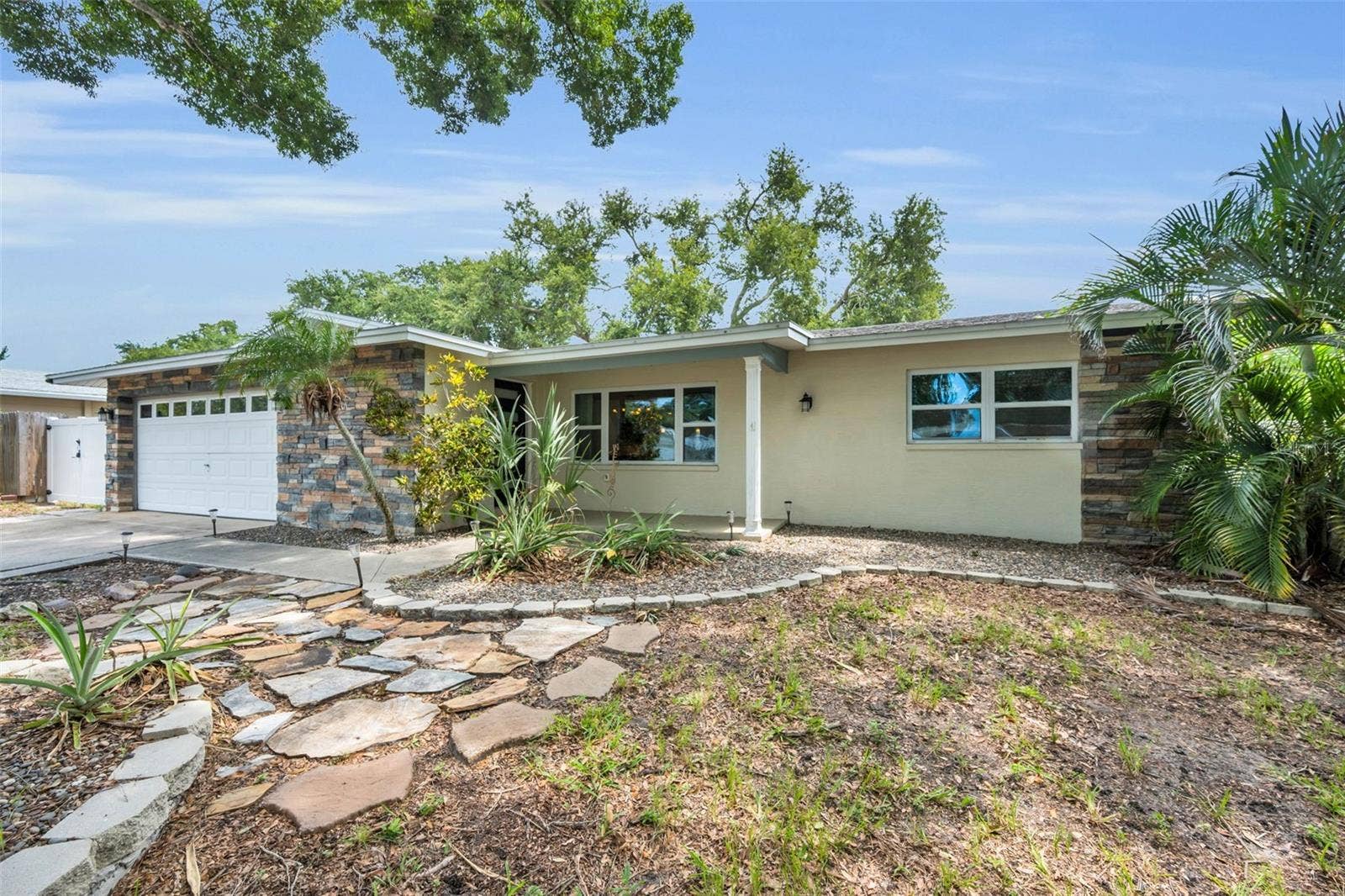 13760 87TH PLACE, Seminole, FL 33776 Located in the Heart of Seminole just a short distance to the Beach!