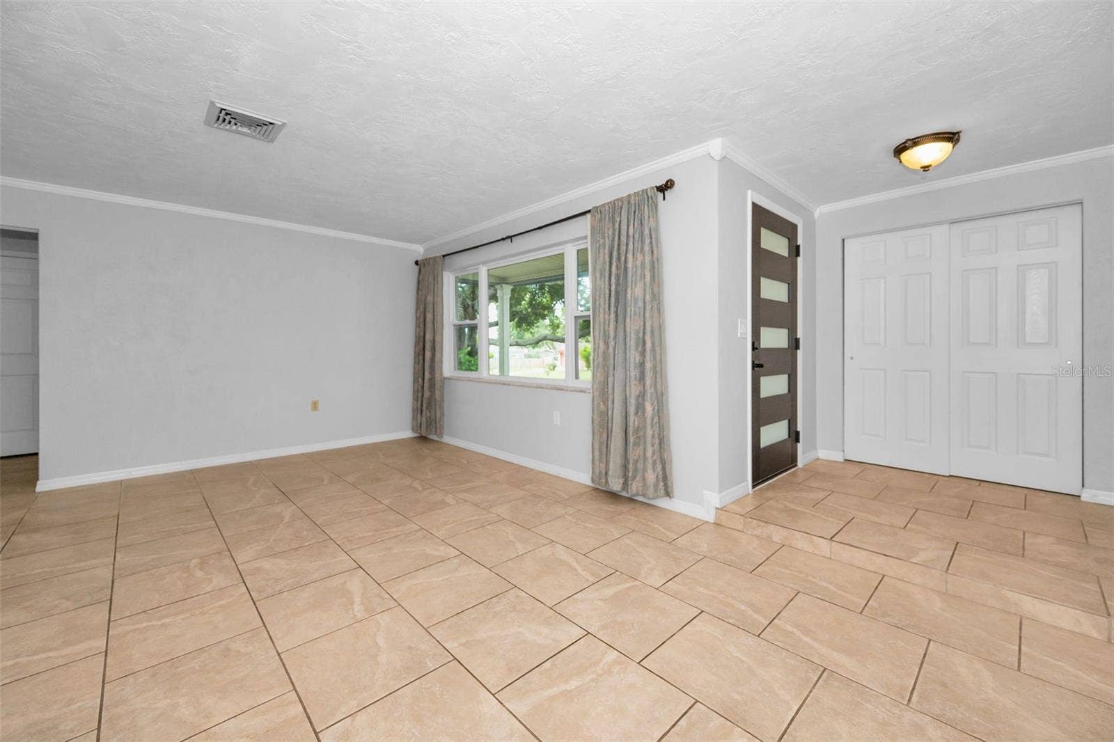 13760 87TH PLACE, Seminole, FL 33776 Living Room off the Entry