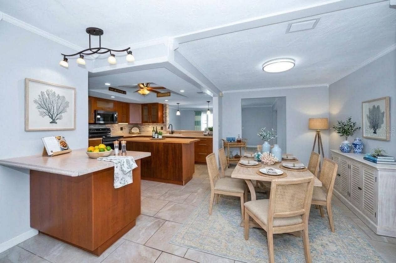 13760 87TH PLACE, Seminole, FL 33776 Virtually Staged Dining Area