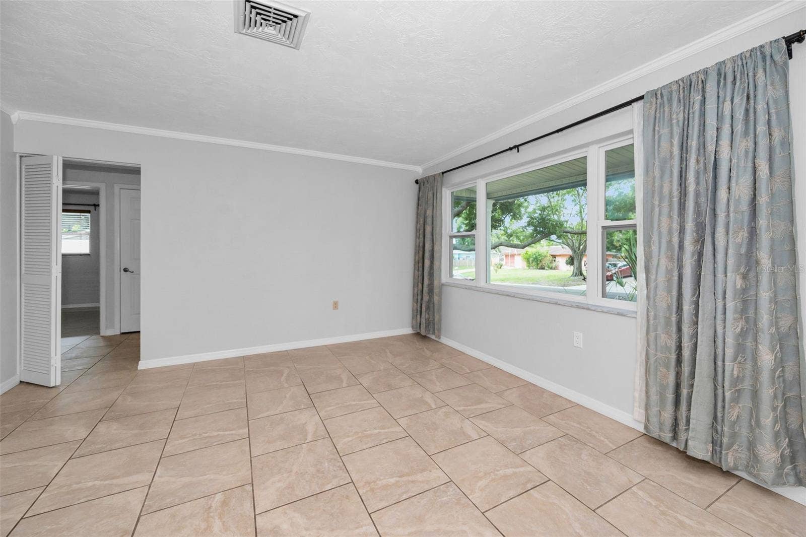 13760 87TH PLACE, Seminole, FL 33776 Living Room